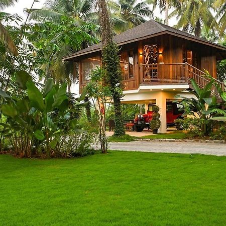 Villa Woods & Palms Pollāchi Exteriör bild